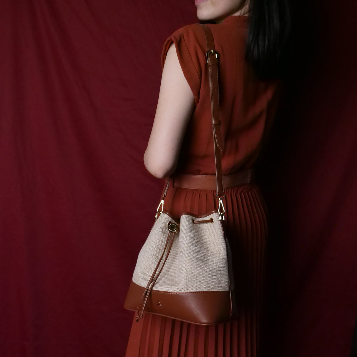 PUSPA BUCKET BAG BEIGE