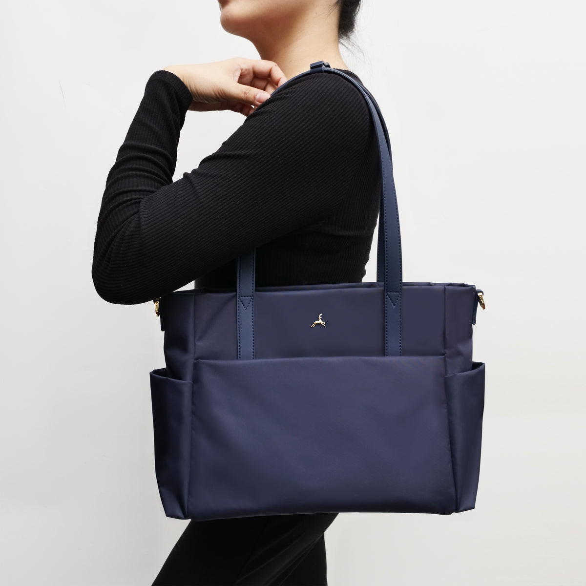 AKAR NYLON TOTE NAVY