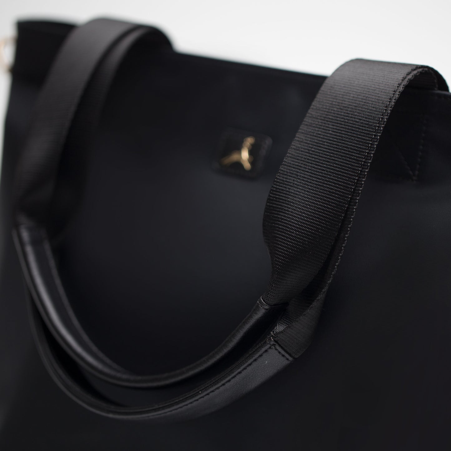 KLANA NYLON TOTE BLACK