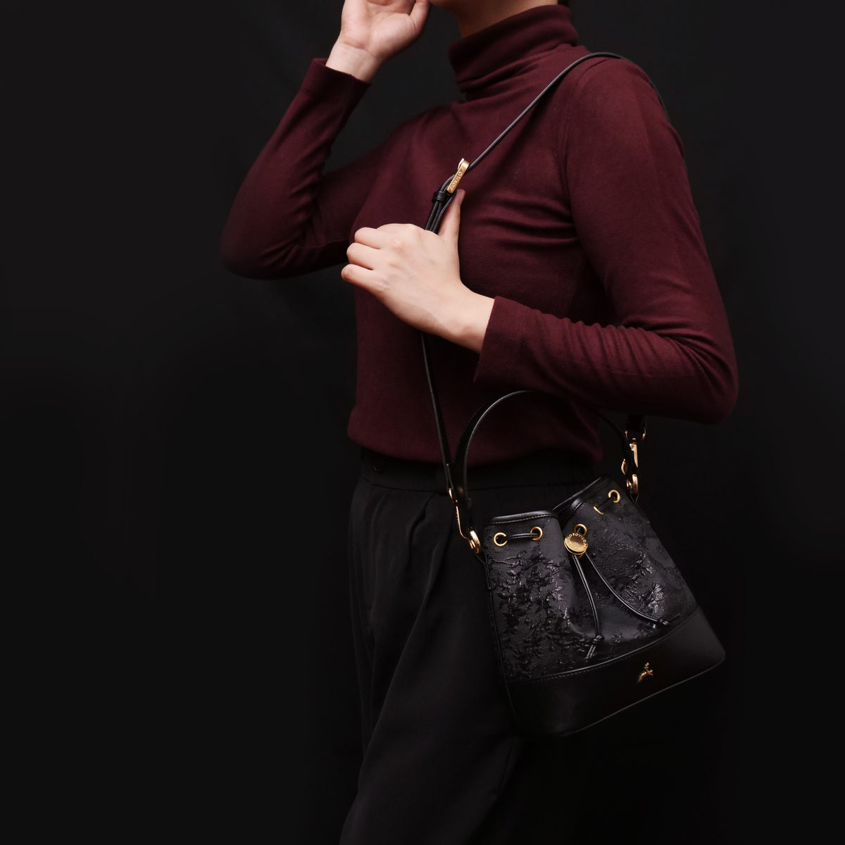 MIMPI SMALL BUCKET BAG